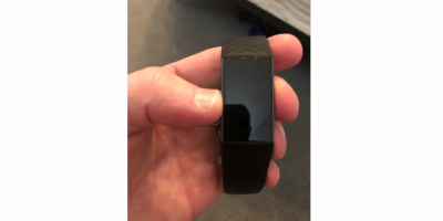 fitbit charge 3 white vertical lines on screen