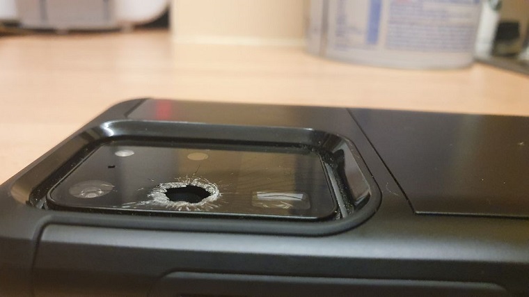 [Update: Acknowledged] Samsung Galaxy S20 Ultra users complain about broken rear camera lens