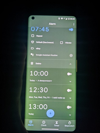 Motorola-Edge-display-issues-green-tint