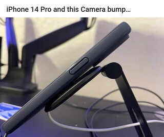 iphone-14-pro-camera-bump-preventing-wireless-charging-2