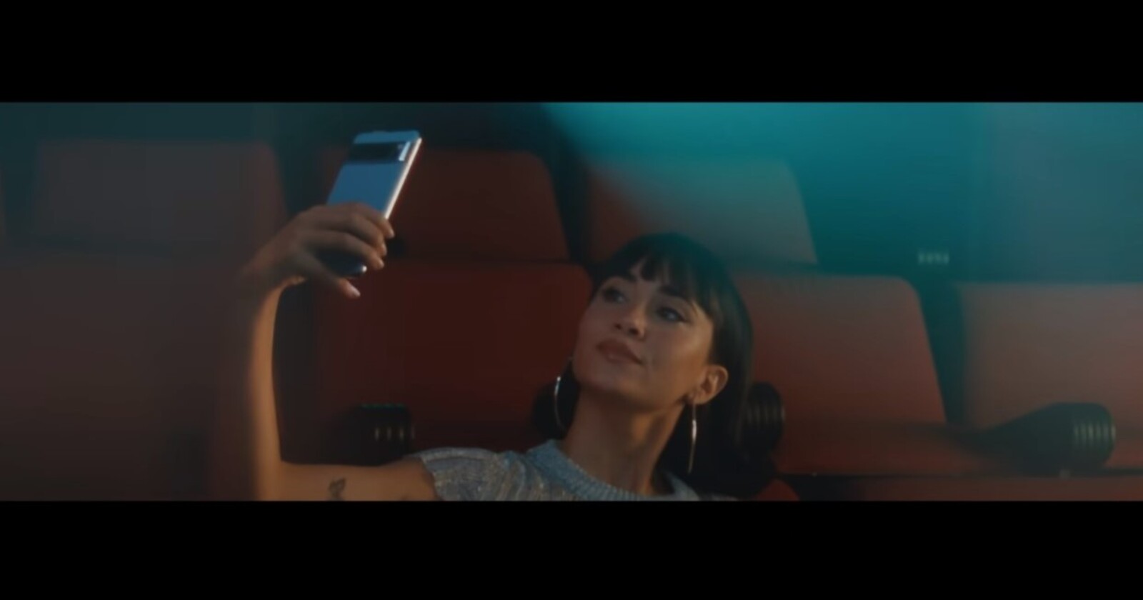 Google Pixel 8 Pro gets prominence in Spanish singer Aitana 'Ella Bailaba' music video