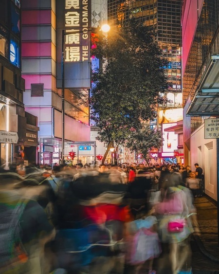 Hong-kong-street-at-night-on-Pixel