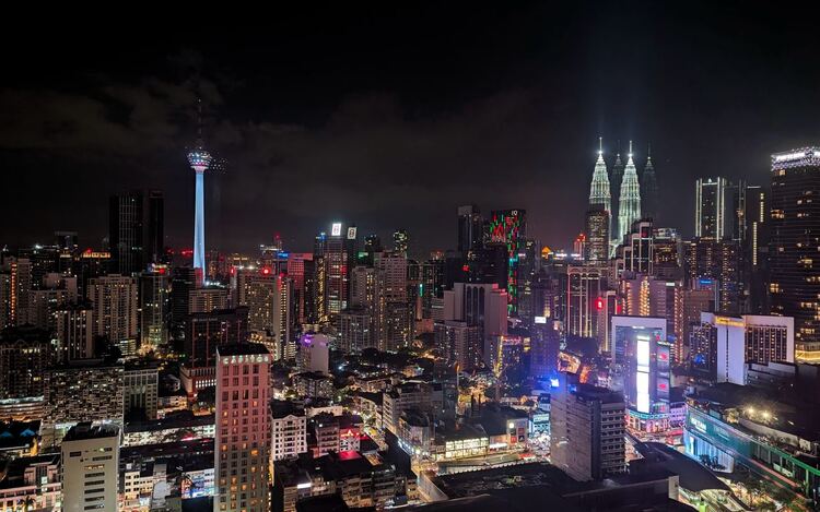 Malaysia-night-shot-captured-on-pixel-phone