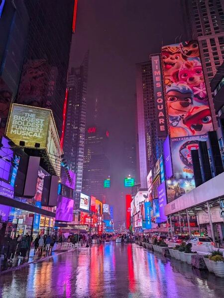 Times-Square-night-shot-on-pixel