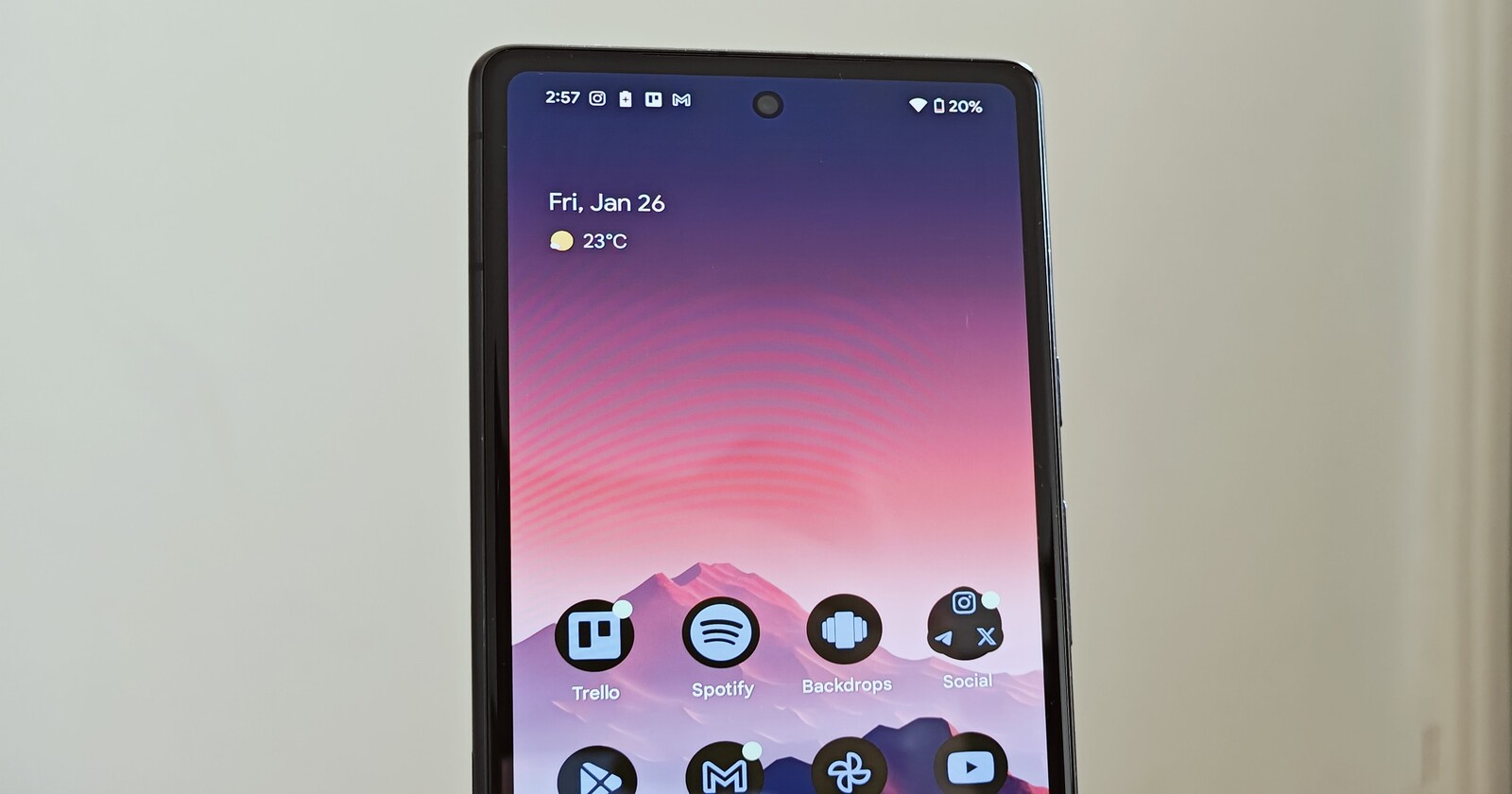 Your Pixel's At a Glance widget might move to the bottom of the lock screen with Android 15