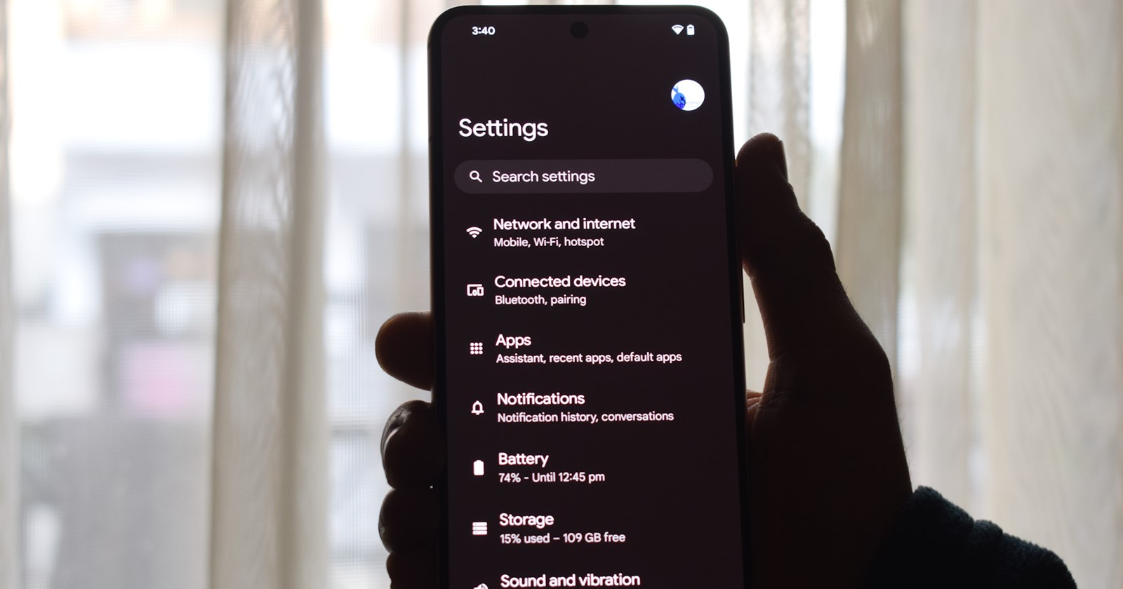 Google Pixel system updates rolling out with fixes for Live Captions UI, language pack downloads, & other improvements