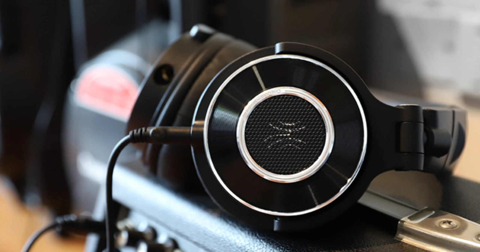 Experience superior sound with the OneOdio Monitor 60 headphones