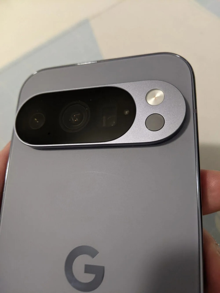 Pixelsnap-scratches-on-Pixel-10-Pro-back