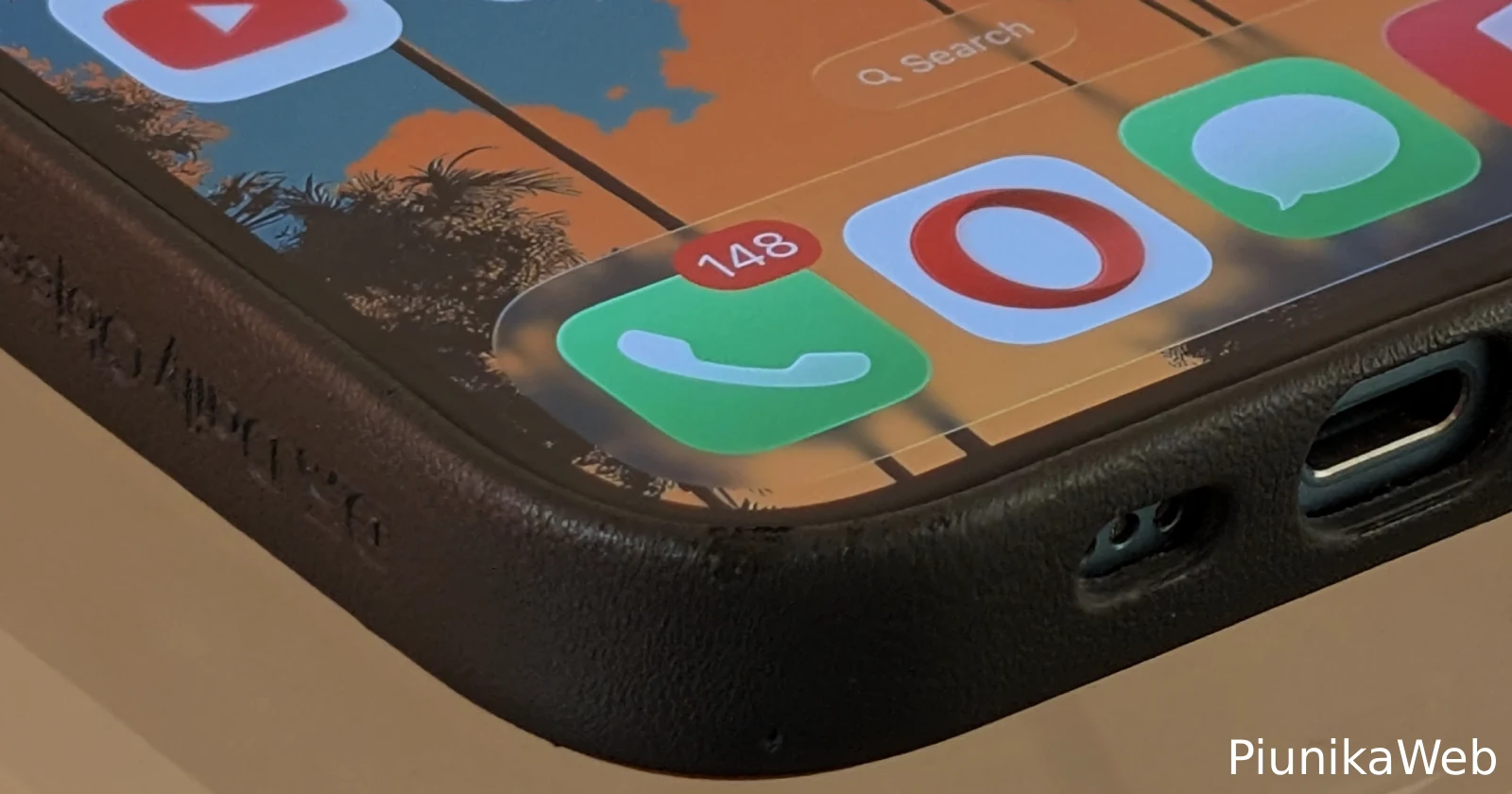 iOS 26 update leaves some iPhones with no data and failing calls