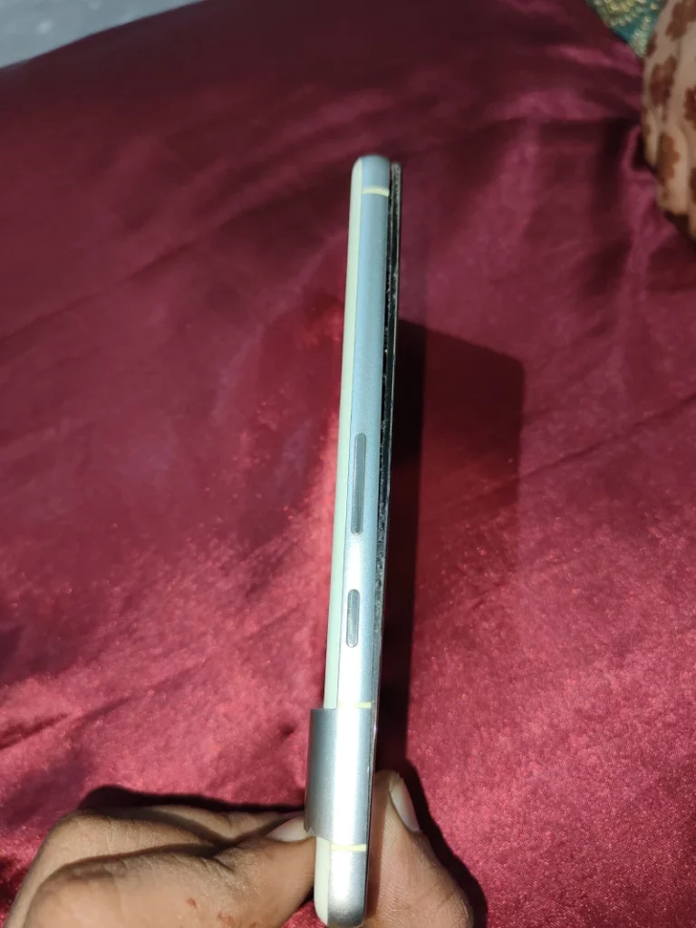 pixel-7-battery-swollen-1