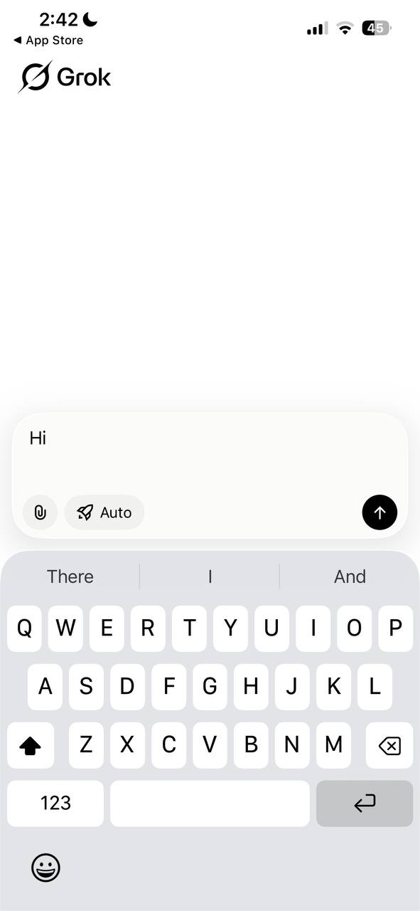 Comportamiento de la tecla Enter en la aplicación Grok de iOS.